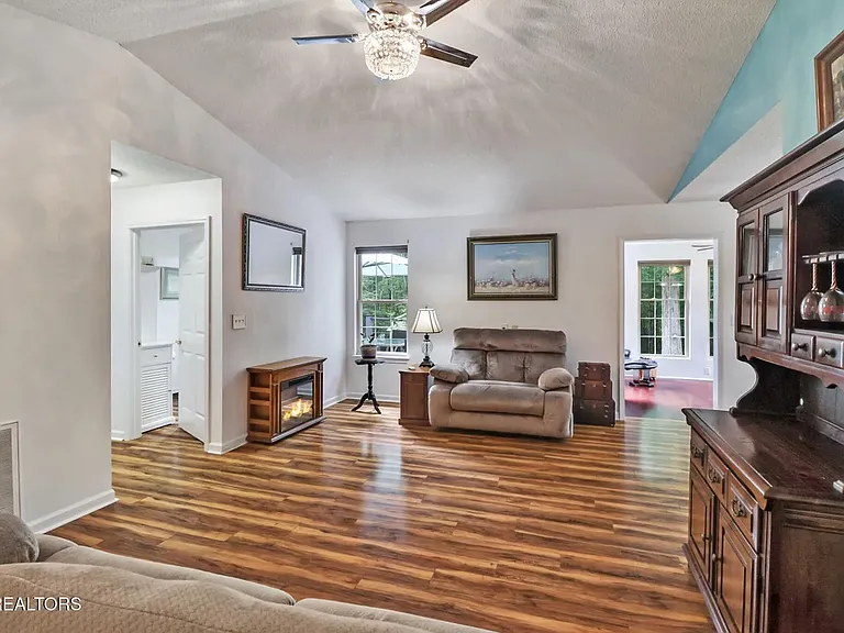 144 Pomeroy Dr — Photo 27