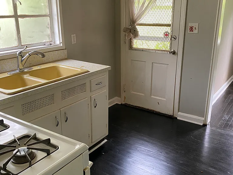 1783 Brewer Blvd SW — Photo 4