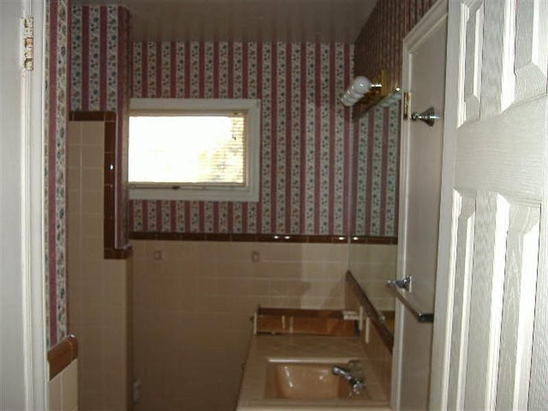 2nd image of 1105 Crescent St