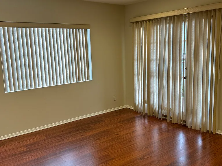 1932 Pelham Ave #301 — Photo 14