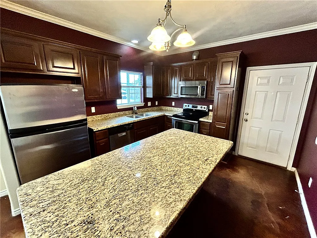 4 bed, 2174 sqft, $1,950 — Photo 4