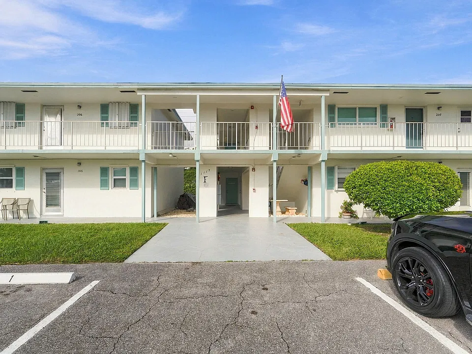1117 Lake Ter #112