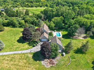 8114 Chilson Rd, Pinckney, MI 48169