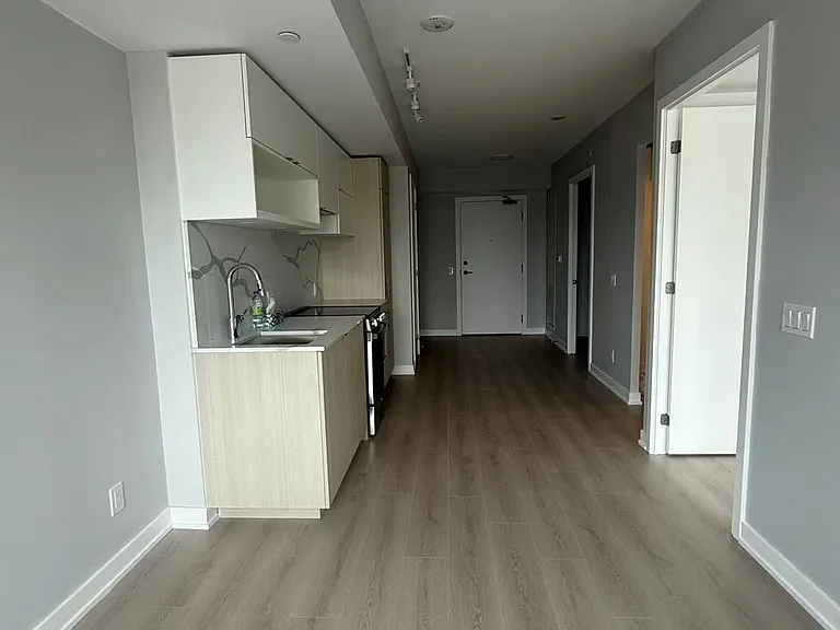 100 Queen St E #2107 — Photo 5
