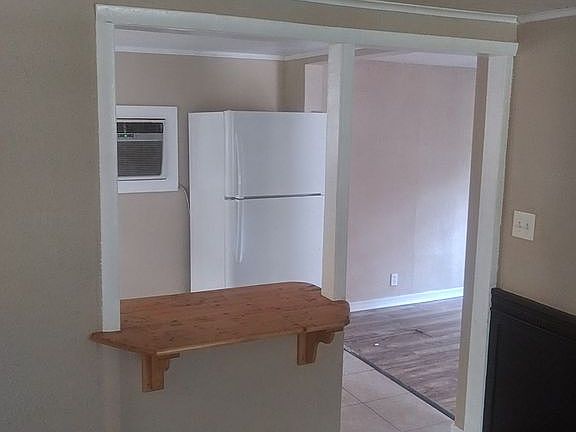 3rd image of 671 Sloan Cir