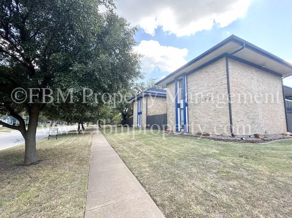 407 N Preston St #B2, Ennis, TX 75119