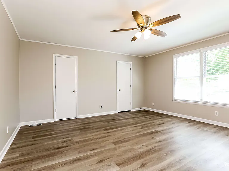 572 Whispering Hills Dr — Photo 14