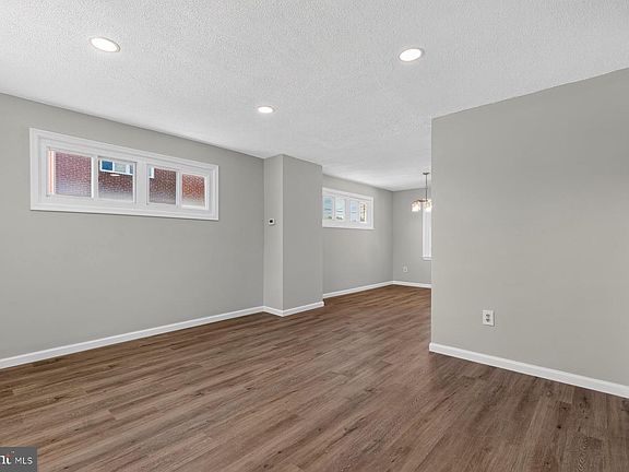 5th image of 1524 Barkley Ave