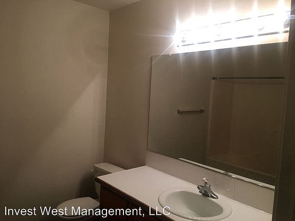 5th image of 6115 NE 35th Cir