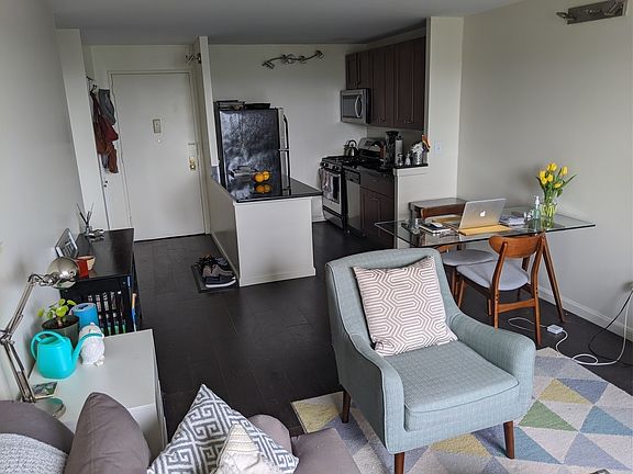 5th image of 829 Greenwood Ave APT 7N