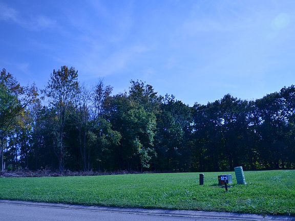 2nd image of 744 Wexford Dr