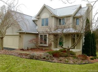 9686 Fairfax Dr, Pinckney, MI 48169