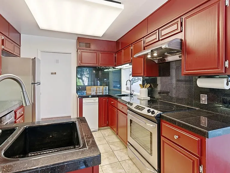 58 E Poplar Ave #4 — Photo 7