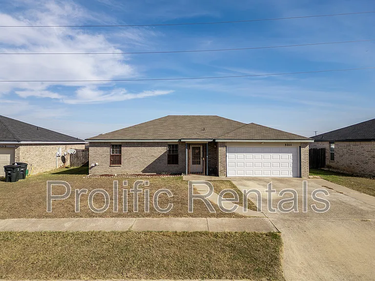 3211 Tom Lockett Dr — Photo 2