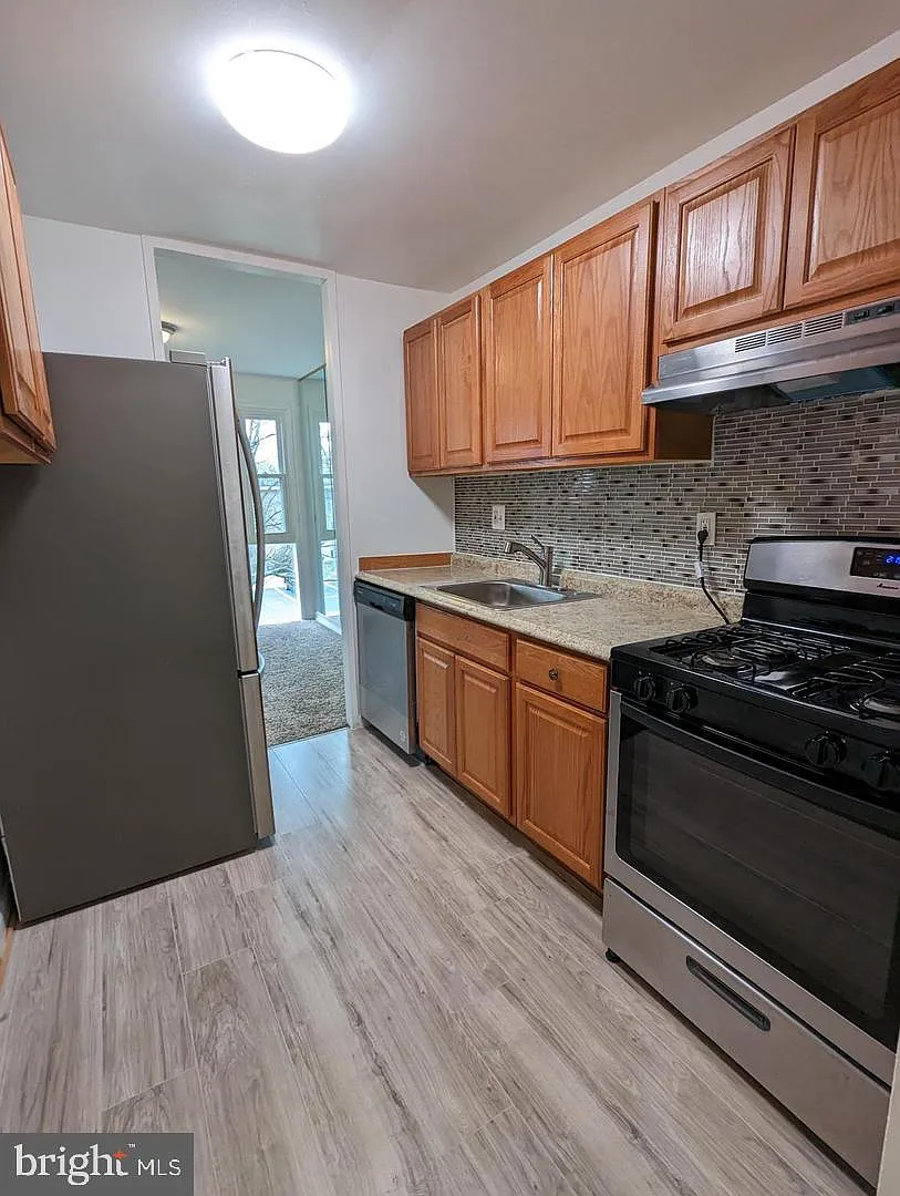 1 bed, 1.0 bath, 664 sqft, $1,550 — Photo 3