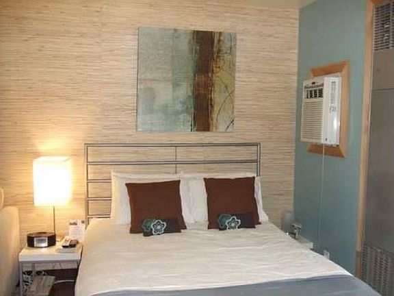 Queen bed