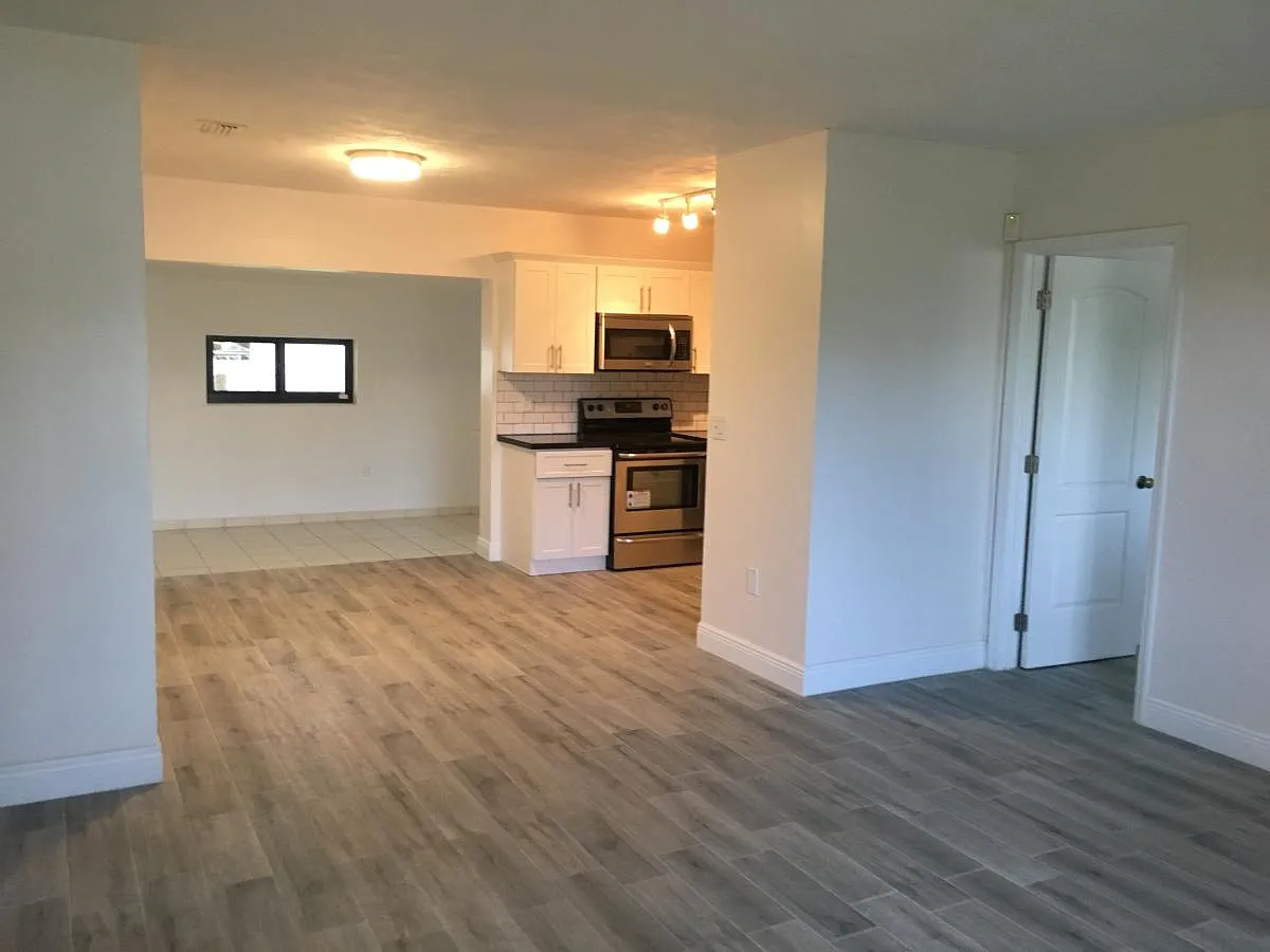3310 SW 92nd Place — Photo 4