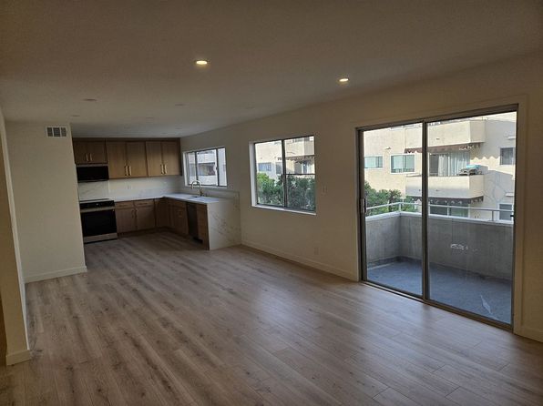 5343 Yarmouth Ave Unit 207