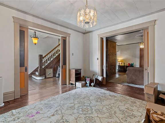 5th image of 971 Thompson Ave