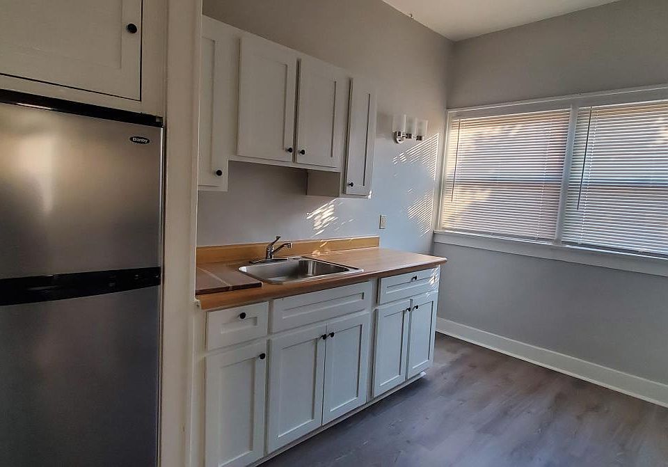 2nd image of 155 S Manhattan Pl APT 17