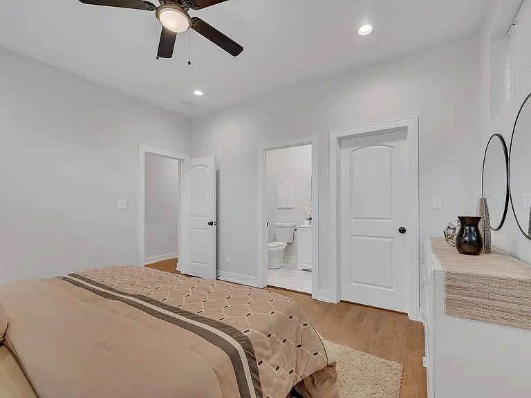 5019 S Indiana Ave — Photo 15