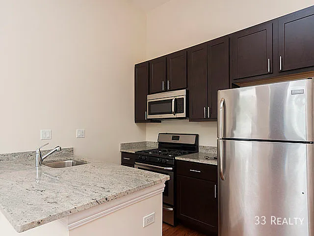 1056 N Damen Ave #1F — Photo 2