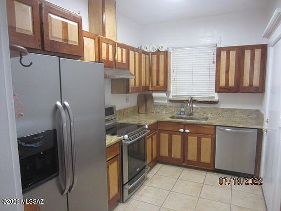 5th image of 694 E Adams St