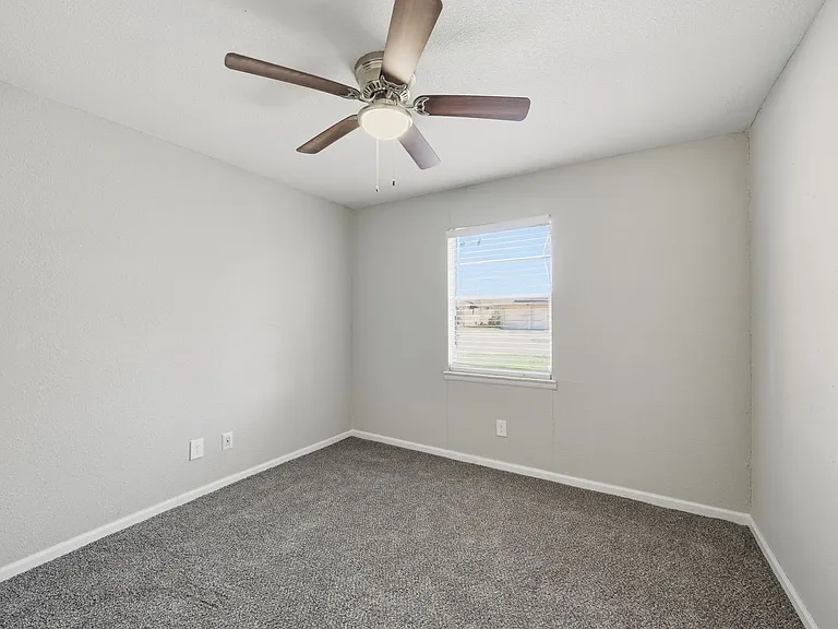 2721 Ash Park Dr — Photo 25