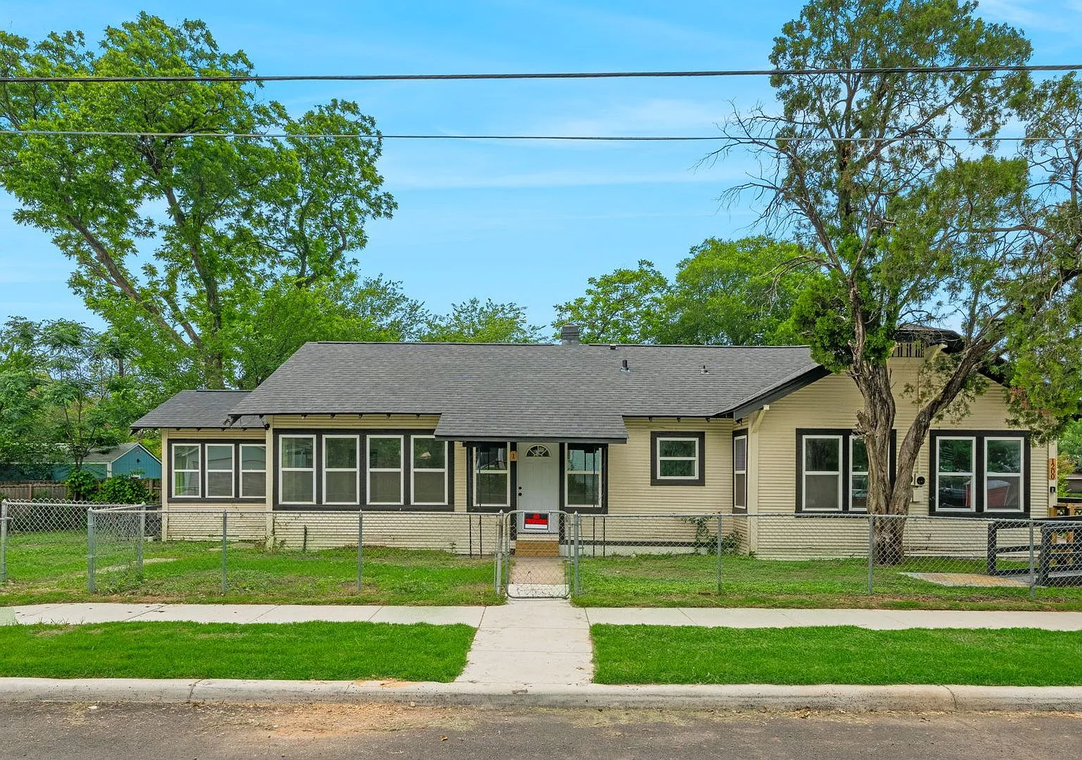 1200 W Magnolia Ave — Photo 2