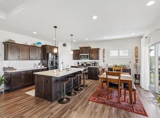 8707 Long Meadow Dr, Johnston, IA 50131