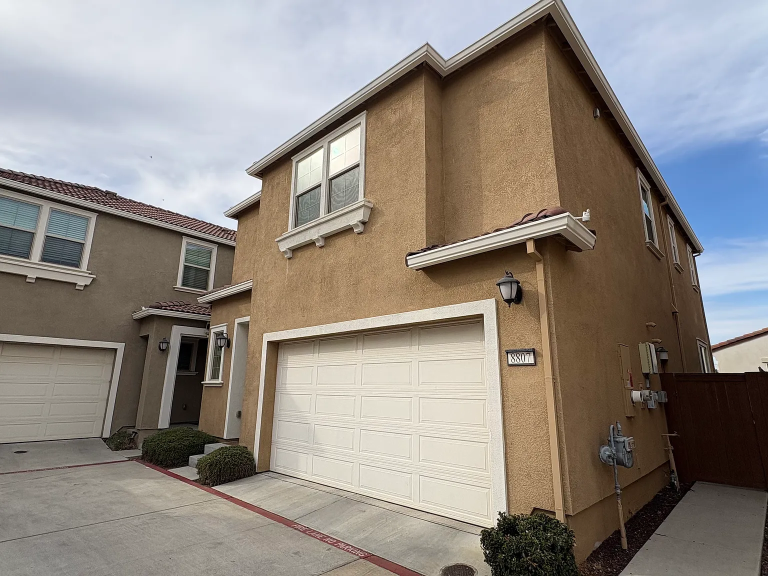 3 bed, 2.5 bath, 1815 sqft, $2,800 — Photo 3