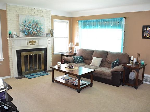 2nd image of 33 Overlook Pl