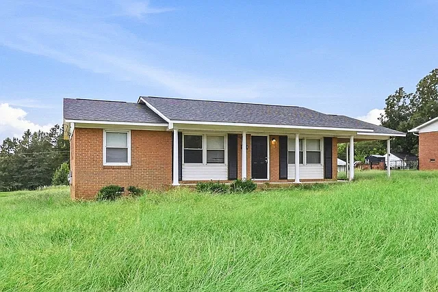 221 Tanglewood Dr