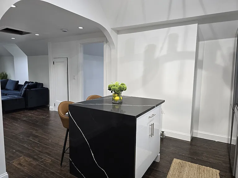 83 Rollins Ave #2 — Photo 9