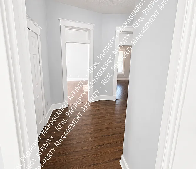 795 Roanoke Ave — Photo 6