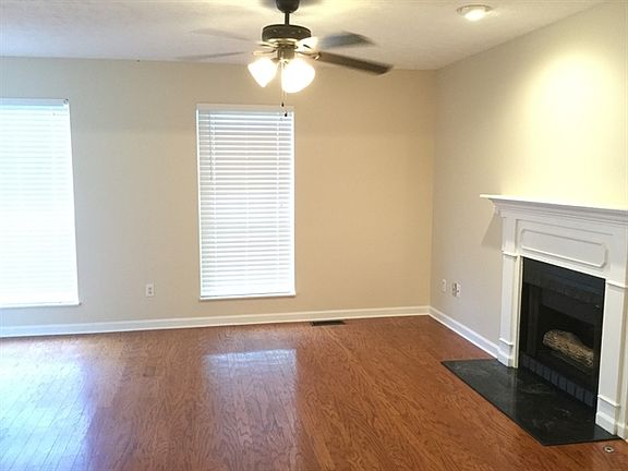 3rd image of 1300 Woodridge Dr