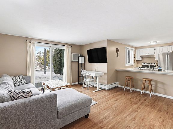 4th image of 700 Hillside Dr APT 2