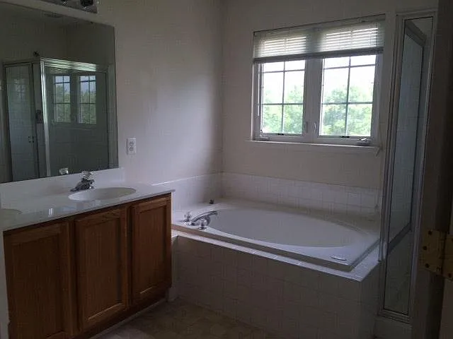 2122 Bexley Dr — Photo 5