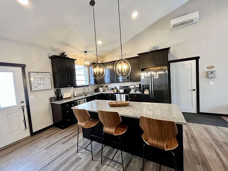 2301 N Landon Ln — Photo 4