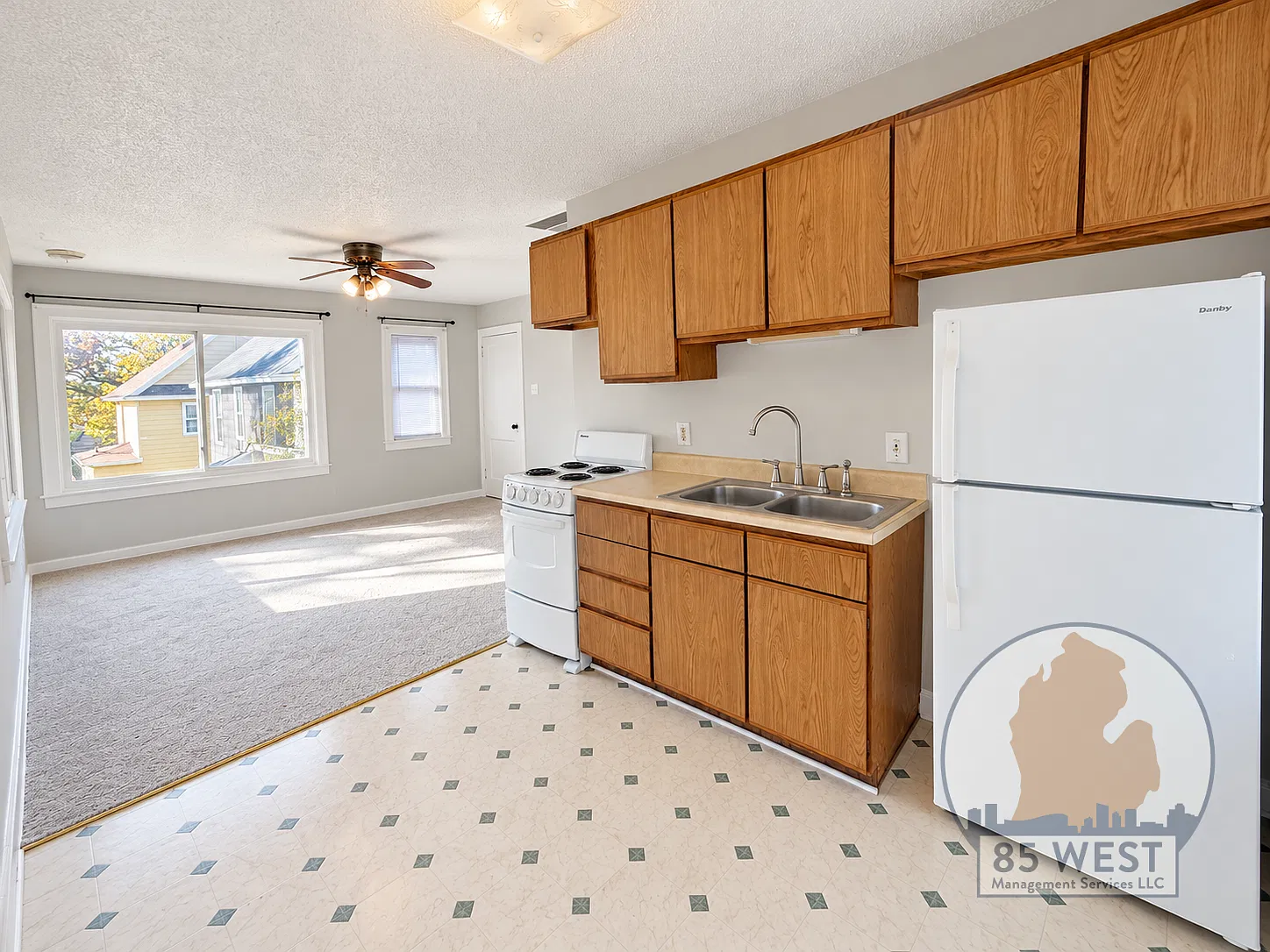 2 bed, 850 sqft, $1,300 — Photo 2