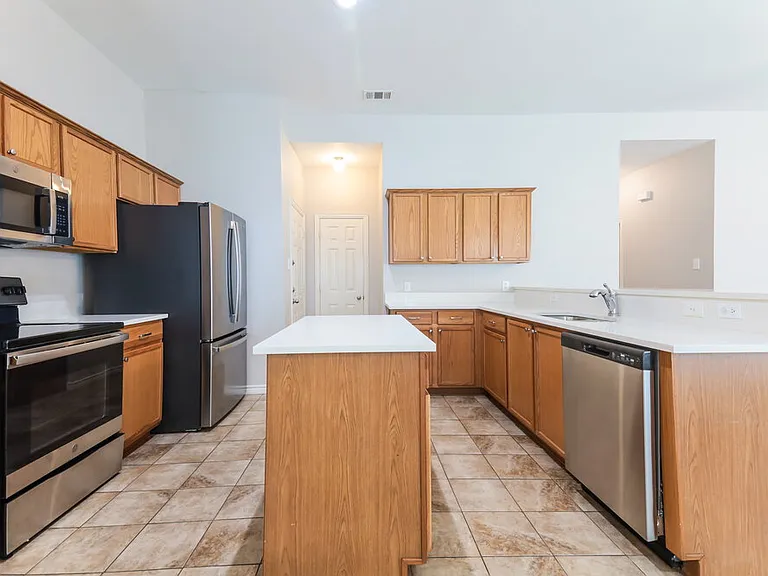 419 Creekview Dr — Photo 10