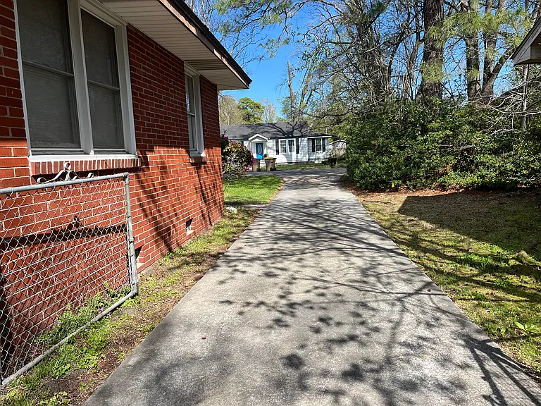 111 Falkirk St — Photo 4