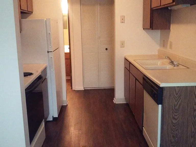 Sugarbush Apartments — Photo 146