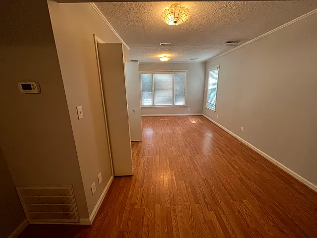 1810 Catawba St — Photo 16