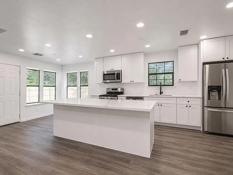 816 Glen Hollow Dr — Photo 4