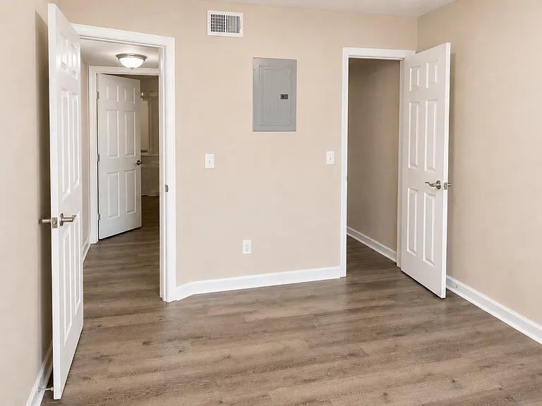 Willow Creek Apartments — Photo 32