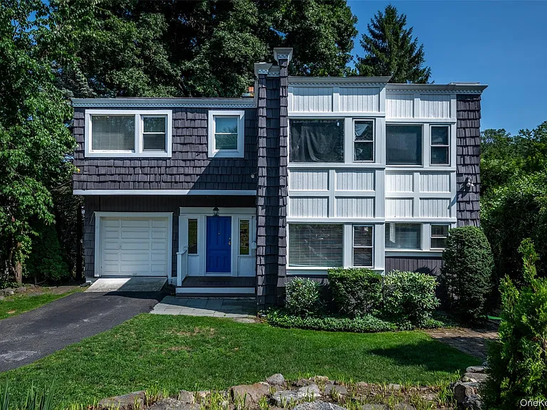 17 Edgewood Ave — Photo 1