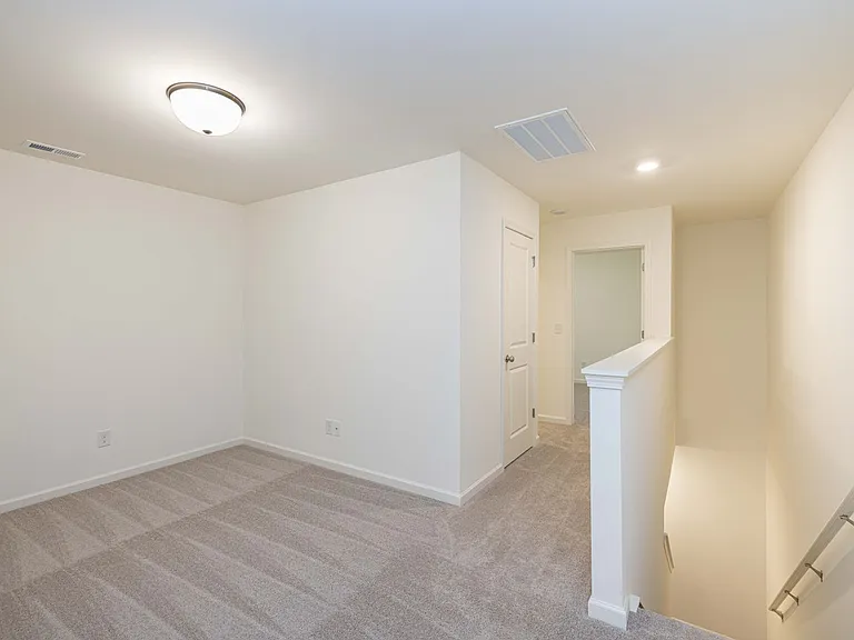 465 Kinnerton Pl — Photo 15