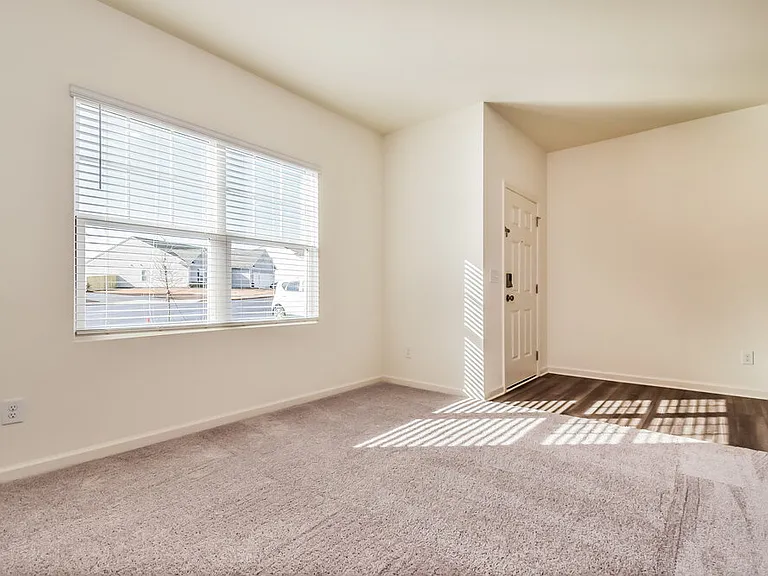 367 Greenwalk Pl — Photo 5