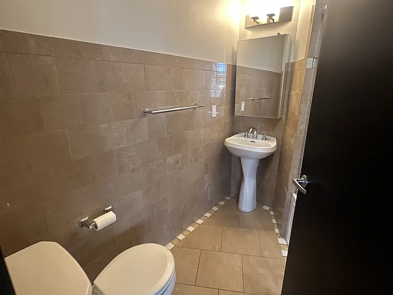 2800 Mayfield Rd — Photo 11